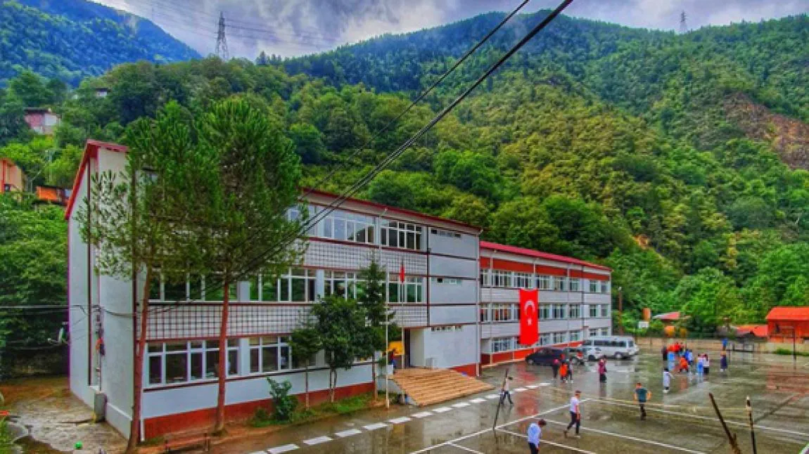 ÇAYKARA ŞEHİT AHMET ÇAMUR ANADOLU İMAM HATİP LİSESİ  LİSESİ